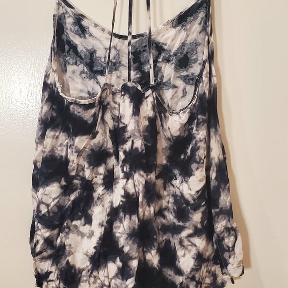 No Boundaries Medium Tie Dye Tank Top - Picture 2 of 3